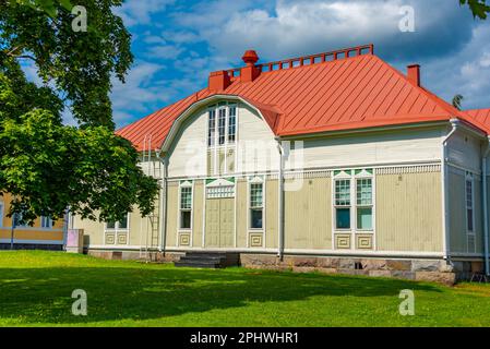 Case colorate in legno a Joensuu, Finlandia. Foto Stock