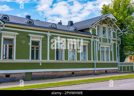 Case colorate in legno a Joensuu, Finlandia. Foto Stock