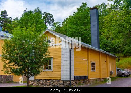 Edifici residenziali di vecchia fabbrica a Fiskars, Finlandia. Foto Stock