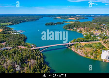 Vista panoramica di un ponte vicino a Godby alle isole Aland in Finlandia. Foto Stock