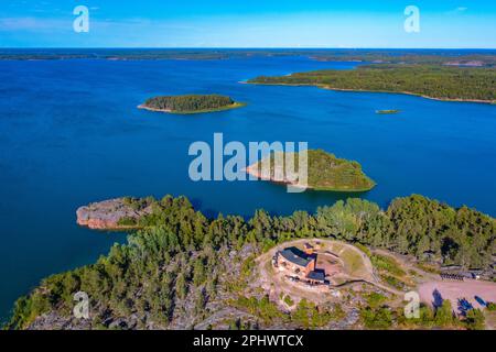 Vista panoramica della torre di Notvikstornet presso la fortezza di Bomarsund alle isole Aland in Finlandia. Foto Stock