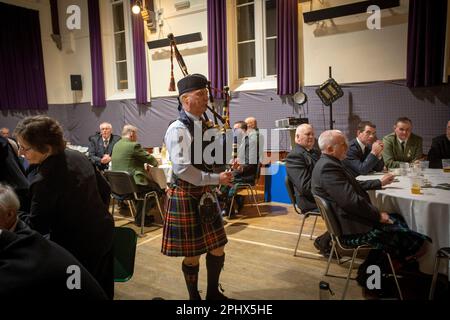 Piper all'evento Highland Games a Ballater , Scozia, Foto Stock
