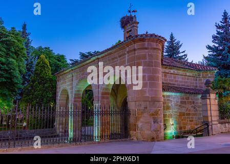 Vista notturna di un eremo di nostra Signora della solitudine nella città spagnola Soria. Foto Stock