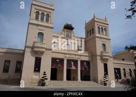 Madrid, Spagna. 28th Mar, 2023. La vista esterna del Museo Archeologico di Alicante si trova ad Alicante, Spagna, 28 marzo 2023. Il Museo Archeologico di Alicante ha aperto martedì una mostra unica dei famosi Guerrieri di Terracotta della Cina, noti come l'"Ottava meraviglia del mondo". La mostra, intitolata "la leggenda delle dinastie Qin e Han della Cina", che si apre al pubblico da mercoledì a gennaio 28, 2024, espone più di 120 pezzi provenienti da nove musei cinesi. Credit: Meng Dingbo/Xinhua/Alamy Live News Foto Stock