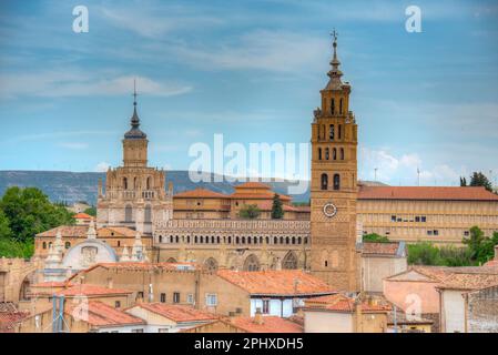 Veduta aerea della Cattedrale di Santa Maria de la Huerta nella città spagnola di Tarazona. Foto Stock