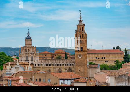 Veduta aerea della Cattedrale di Santa Maria de la Huerta nella città spagnola di Tarazona. Foto Stock