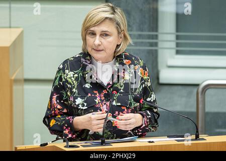 Bruxelles, Belgio. 29th Mar, 2023. Ministro fiammingo del Welfare Hilde Crevits nella foto durante una sessione plenaria del Parlamento fiammingo a Bruxelles, mercoledì 29 marzo 2023. FOTO DI BELGA JAMES ARTHUR GEKIERE Credit: Belga News Agency/Alamy Live News Foto Stock