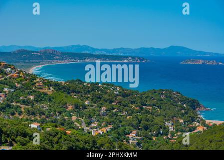 Vista panoramica della costa catalana dal castello di Begur. Foto Stock