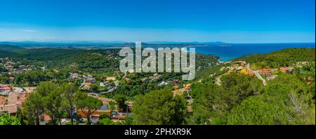 Vista panoramica della costa catalana dal castello di Begur. Foto Stock