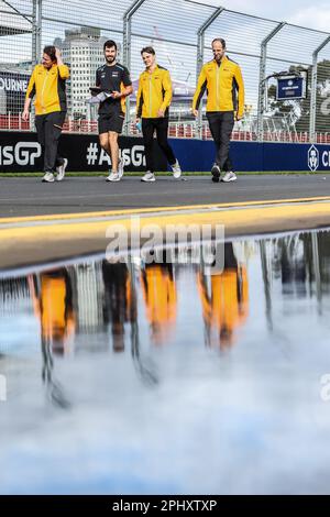 Melbourne, Australia. 29th Mar, 2023. Oscar Piastri dell'Australia e del Team McLaren di Formula 1 che hanno camminato in pista davanti al Gran Premio d'Australia di Formula uno all'Albert Park Circuit di Melbourne. Credit: SOPA Images Limited/Alamy Live News Foto Stock