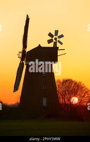 Breberer museo mulino a vento al tramonto, Germania, Nord Reno-Westfalia, basso Reno, Gangelt Foto Stock