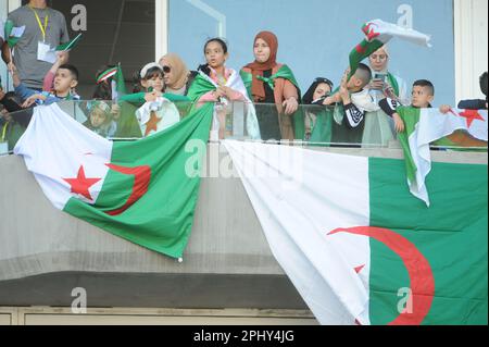 Rades, Tunisi, Tunisia. 29th Mar, 2023. Sostenitori dell'Algeria durante la partita Niger contro Algeria, 27 marzo 2023 per conto delle qualifiche della Coppa delle Nazioni africane 2023, allo stadio Rades. (Credit Image: © Chokri Mahjoub/ZUMA Press Wire) SOLO PER USO EDITORIALE! Non per USO commerciale! Foto Stock