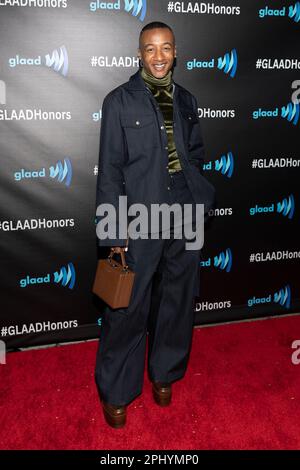 Hollywood, Stati Uniti. 29th Mar, 2023. Victor Jackson partecipa agli arrivi di #GLAADhonors, un incontro intimo e festeggiamenti che premia i candidati Black LGBTQ ai GLAAD Media Awards di Hollywood, California, il 29 marzo 2023. (Foto di Corine Solberg/Sipa USA) Credit: Sipa USA/Alamy Live News Foto Stock