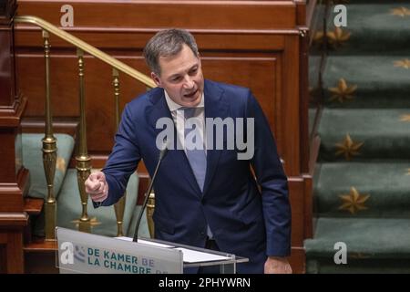 Bruxelles, Belgio. 30th Mar, 2023. Il primo ministro Alexander De Croo ha illustrato in una sessione plenaria della Camera al Parlamento federale a Bruxelles giovedì 30 marzo 2023. FOTO DI BELGA NICOLAS MAETERLINCK Credit: Belga News Agency/Alamy Live News Foto Stock