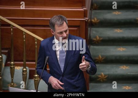 Bruxelles, Belgio. 30th Mar, 2023. Il primo ministro Alexander De Croo ha illustrato in una sessione plenaria della Camera al Parlamento federale a Bruxelles giovedì 30 marzo 2023. FOTO DI BELGA NICOLAS MAETERLINCK Credit: Belga News Agency/Alamy Live News Foto Stock