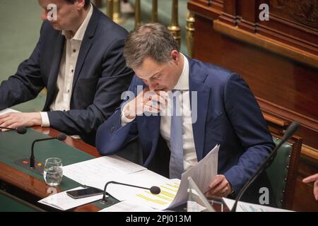 Bruxelles, Belgio. 30th Mar, 2023. Il primo ministro Alexander De Croo ha illustrato in una sessione plenaria della Camera al Parlamento federale a Bruxelles giovedì 30 marzo 2023. FOTO DI BELGA NICOLAS MAETERLINCK Credit: Belga News Agency/Alamy Live News Foto Stock