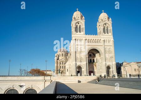 Cattedrale di Marsiglia 'Sainte-Marie-Majeure', conosciuta come la Major. La cattedrale, situata tra il vecchio quartiere di Panier e il porto di Joliette. Foto Stock