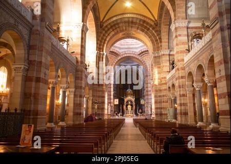 Cattedrale di Sainte-Marie-Majeure a Marsiglia. La cattedrale, situata tra il vecchio quartiere di Panier e il porto di Joliette. Foto Stock