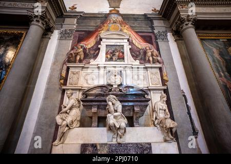 Tomba di Michelangelo progettata da Giorgio Vasari a Santa Croce, Firenze Foto Stock