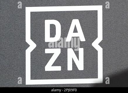 Foto del file datata 28-01-2022 del logo DAZN. Un accordo con DAZN per trasmettere in streaming tutte le partite EFL e terminare il blackout del sabato pomeriggio potrebbe aiutare la concorrenza a colmare il divario finanziario per la Premier League, fonti vicine all'offerta hanno sostenuto. Data di emissione: Giovedì 30 marzo 2023. Foto Stock