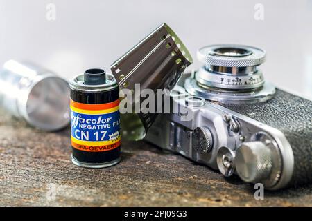 Telecamera analogica, telecamera, pellicola negativa in formato 35mm, ripresa in studio, Germania Foto Stock