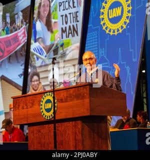 Detroit, Michigan USA, 27 marzo 2023, il neoeletto presidente degli operai dell'automobile unita Shawn Fain ha parlato all'inizio della contrattazione degli UAW Foto Stock