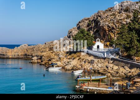 Baia di San Paolo a Lindos con Cappella, Rodi, Grecia Foto Stock