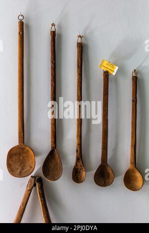 Museo di storia locale con abiti tradizionali, oggetti e strumenti per la casa, Kritinia, Rodi, Grecia Foto Stock