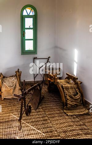 Museo di storia locale con abiti tradizionali, oggetti e strumenti per la casa, Kritinia, Rodi, Grecia Foto Stock