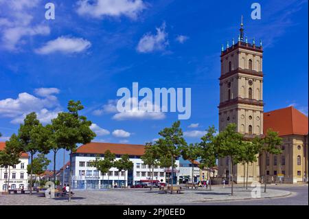 Neustrelitz, piazza del mercato con la chiesa della città, Germania Foto Stock