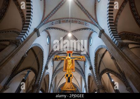 Il Crocifisso di Giotto (1288-90) appeso a Santa Maria Novella, Firenze Foto Stock