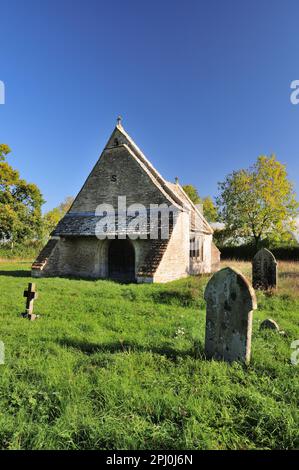 Waterhay Chancel, parte della chiesa originale di tutti i Santi a Leigh, Wiltshire. (Vedere nota). Foto Stock