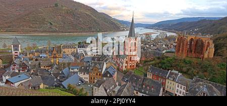 Vista su Bacharach ( Bacharach am Rhein ), con la chiesa di San Pietro / Wernerkapelle dal Postenturm., distretto di Mainz-Bingen, Germania Foto Stock