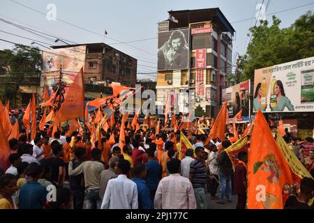 30 marzo 2023, Howrah, India. I devoti indù tengono l'idolo di Lord RAM mentre prendono parte al rally di RAM Navami. Questa festa che celebra il compleanno di Lord Rama, il settimo avatar della divinità Vishnu. Il 30 marzo 2023, a Howrah City, India. (Credit Image: © Biswarup Gangully/eyepix via ZUMA Press Wire) SOLO PER USO EDITORIALE! Non per USO commerciale! Foto Stock