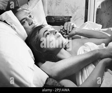 Anne Bancroft, Peter Finch, on-set of the British Film, 'The Pumpkin Eater', Royal Films International, Columbia Pictures, 1964 Foto Stock