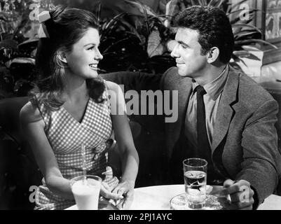 Pamela Tiffin, Anthony Franciosa, on-set of the Film, 'The Pleasure Seeker', 20th Century-Fox, 1964 Foto Stock