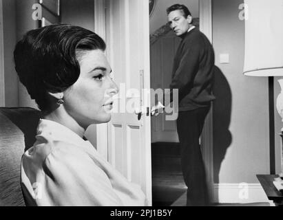 Anne Bancroft, Peter Finch, on-set of the British Film, 'The Pumpkin Eater', Royal Films International, Columbia Pictures, 1964 Foto Stock