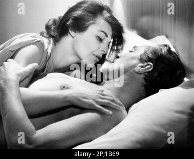 Anne Bancroft, Peter Finch, on-set of the British Film, 'The Pumpkin Eater', Royal Films International, Columbia Pictures, 1964 Foto Stock