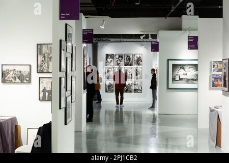 New York, NY, Stati Uniti. 30th Mar, 2023. Si è aperta la Mostra fotografica dell'Associazione Internazionale dei Distributori di Arte fotografica (AIPAD), con circa 50 espositori provenienti da Stati Uniti e Argentina, Austria, Francia, Giappone, Paesi Bassi, E il Regno Unito mostrando immagini dagli inizi della fotografia al presente. Credit: Ed Lefkowicz/Alamy Live News Foto Stock