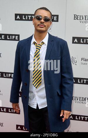 Londra, Regno Unito . 30 marzo 2023 . Layton Williams ha fatto la foto alla serata di gala di Una piccola vita tenuta all'Harold Pinter Theatre. Credit: Alan D West/EMPICS/Alamy Live News Foto Stock