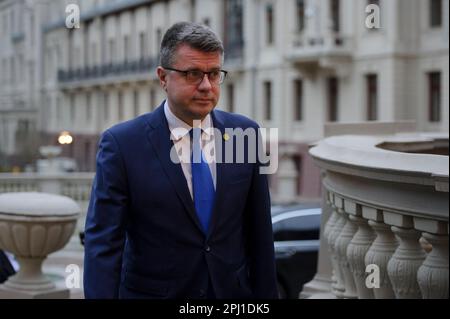 Lodz, Varsavia, Polonia. 30th Mar, 2023. Il ministro degli Esteri estone, Urmas Reinsalu, arriva al vertice dei nove (B9) di Bucarest a Lodz, in Polonia, il 30 marzo 2023. I colloqui tra i ministri degli Esteri si concentreranno sulle questioni di sicurezza nella regione di fronte all'aggressione russa nei confronti dell'Ucraina. Alla riunione parteciperanno anche funzionari e rappresentanti della NATO provenienti da Svezia, Finlandia e Spagna. (Credit Image: © Aleksander Kalka/ZUMA Press Wire) SOLO PER USO EDITORIALE! Non per USO commerciale! Foto Stock