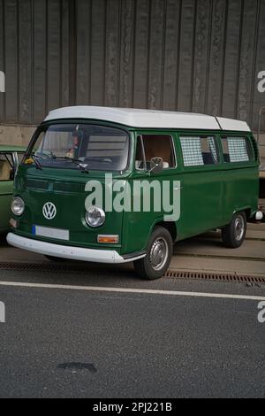 volkswagen t2, trasportatore tipo 2, furgone d'epoca degli anni '60, vw bus Foto Stock