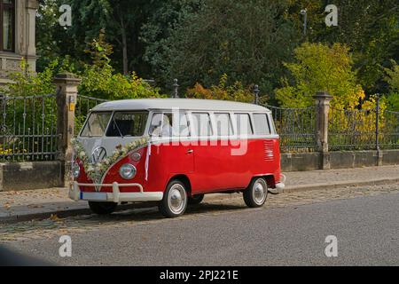 volkswagen t2, trasportatore tipo 2, furgone d'epoca degli anni '60, vw bus Foto Stock