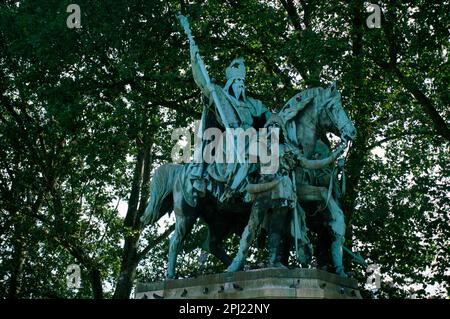 Parigi Francia Statua del bronzo di Charlemagne et Ses Leudes con guide Oliver e Roland dei Fratelli Rochet Foto Stock