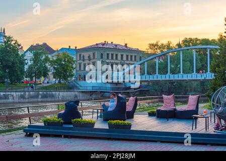 Tartu, Estonia, 27 giugno 2022: Vista del ponte Vabadussild a Tartu, Estonia. Foto Stock