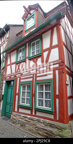 Edificio a graticcio a Bacharach (Bacharach am Rhein), distretto di Mainz-Bingen, Germania Foto Stock