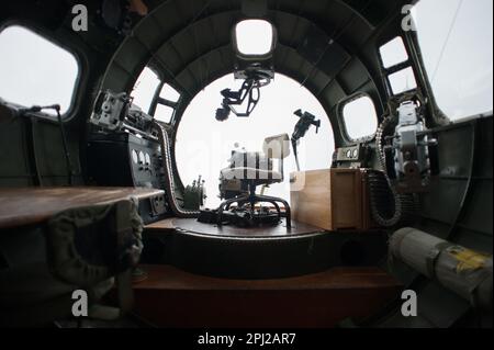 Interno di B-17G 'nove-o-nove' Fortezza volante Foto Stock