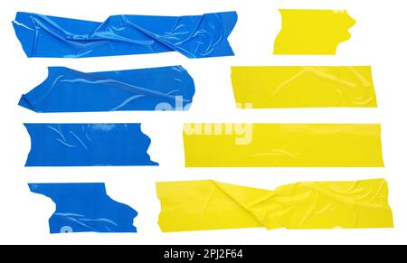 Set con pezzi di nastro adesivo blu e giallo su sfondo bianco, vista dall'alto Foto Stock