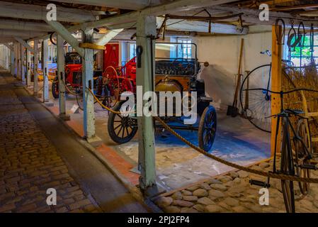 Egeskov slot, Danimarca, 21 giugno 2022: Veicoli storici alla Egeskov slot in Danimarca. Foto Stock