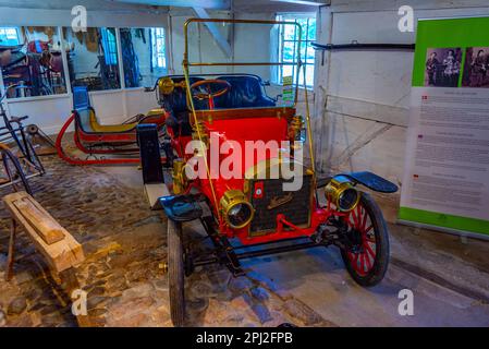 Egeskov slot, Danimarca, 21 giugno 2022: Veicoli storici alla Egeskov slot in Danimarca. Foto Stock